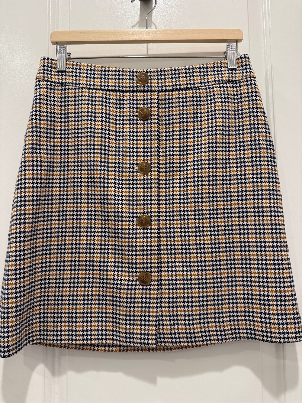 Ann Taylor Button-Front Houndstooth A-Line Skirt in Navy, Tan, gold